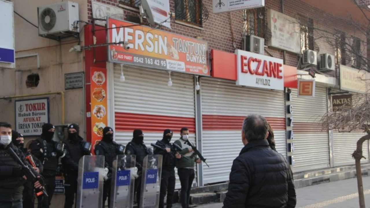 İHD Diyarbakır Şubesi'ne polis baskını: Şube yöneticisi gözaltında