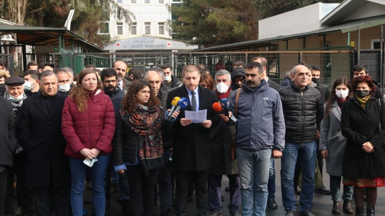 İHD Diyarbakır Şubesi'ne polis baskını protesto edildi