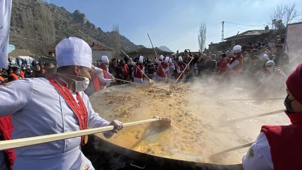 Rekor denemesi: 25 metrekarelik tavada 3 bin yumurta ve 450 kilo sucuk ile sucuklu yumurta yaptılar - Sayfa 3