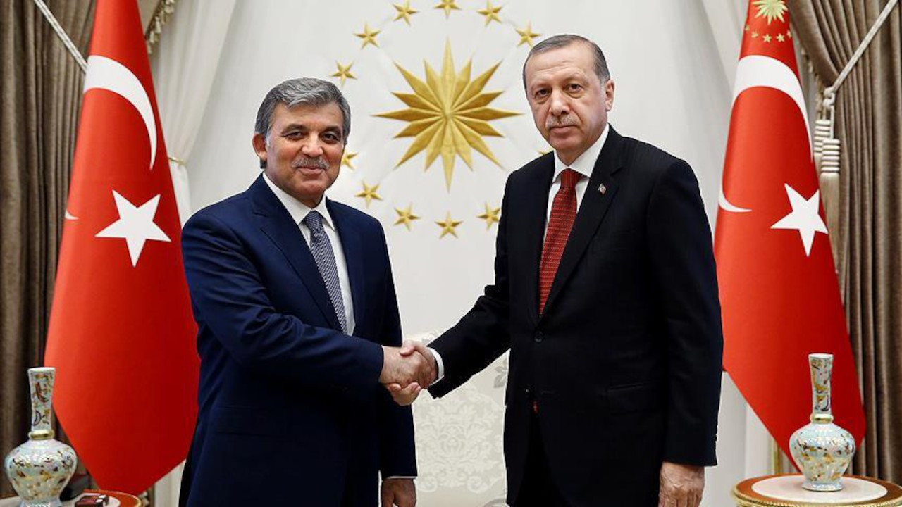 Abdullah Gül'den Cumhurbaşkanı Erdoğan'a telefon