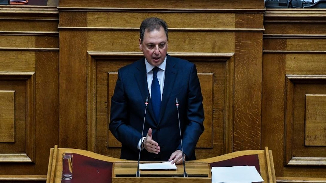 Yunan bakan sosyal medyada paylaşılan video nedeniyle istifa etti