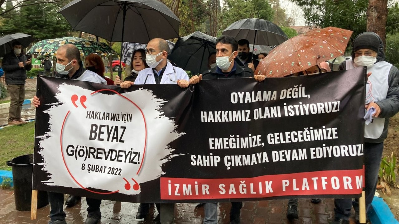 İzmir'de grev: 12 hastanede yürüyüş ve basın açıklaması düzenlendi