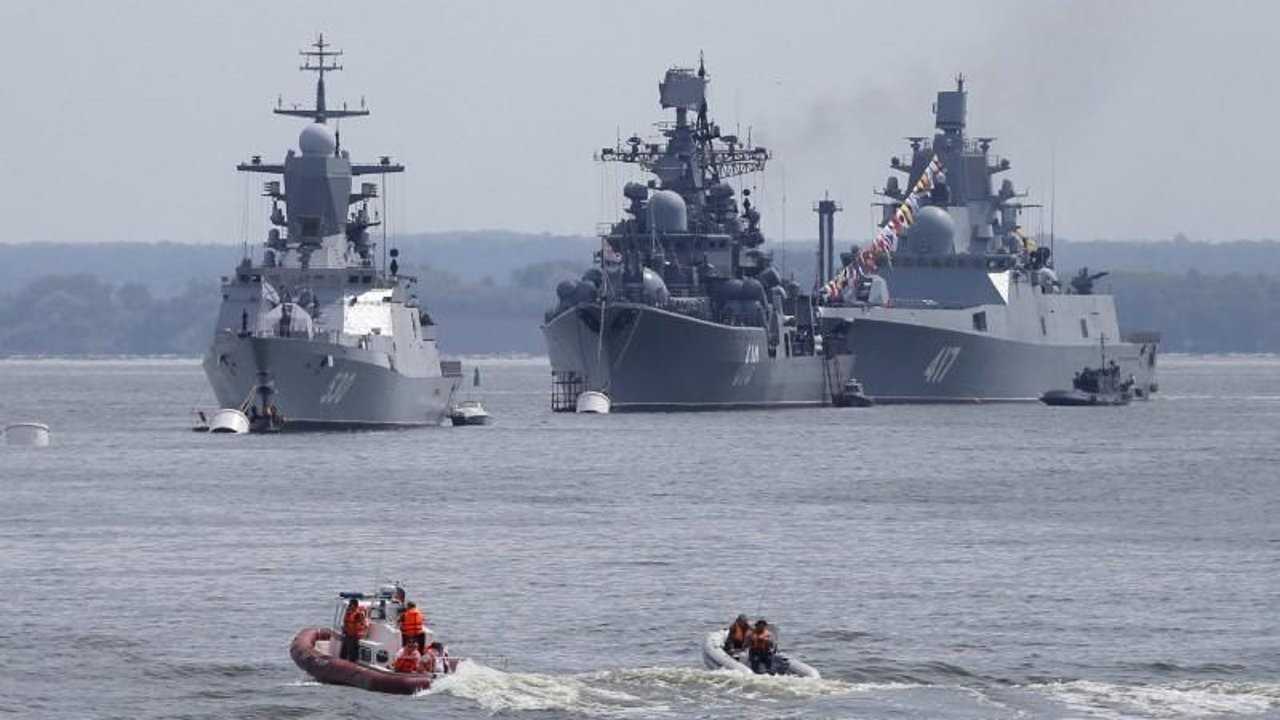 Rusya altı savaş gemisini tatbikat için Karadeniz'e çekiyor