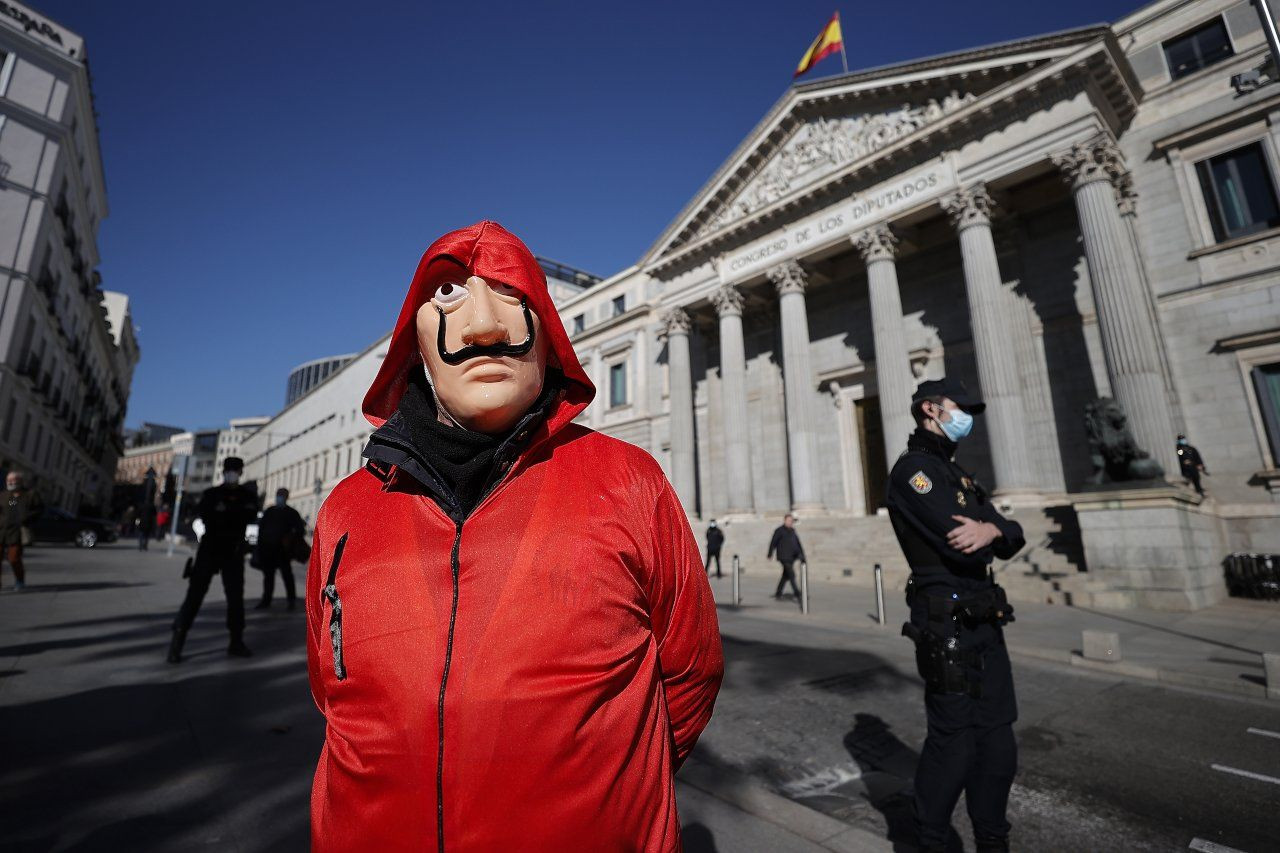 Emekliler 'La Casa de Papel' kostümleriyle İspanya Merkez Bankasına yürüdü - Sayfa 3