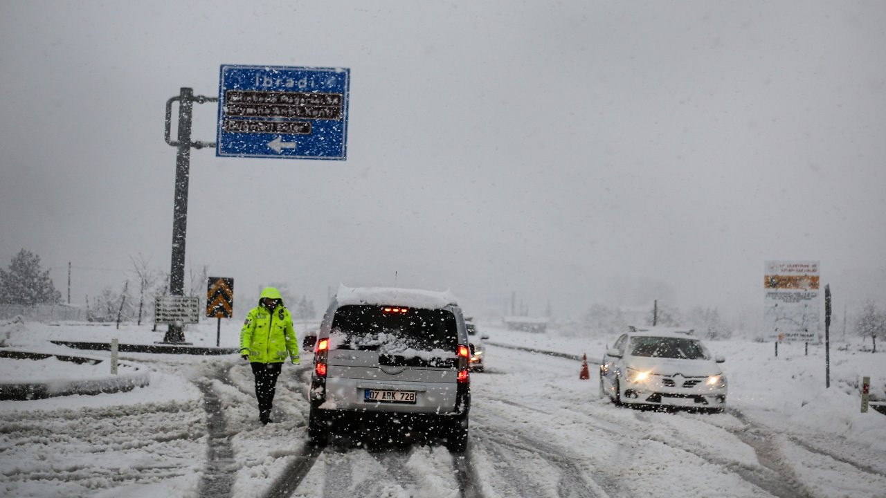Konya-Antalya kara yolu çekici türü araçlara kapatıldı