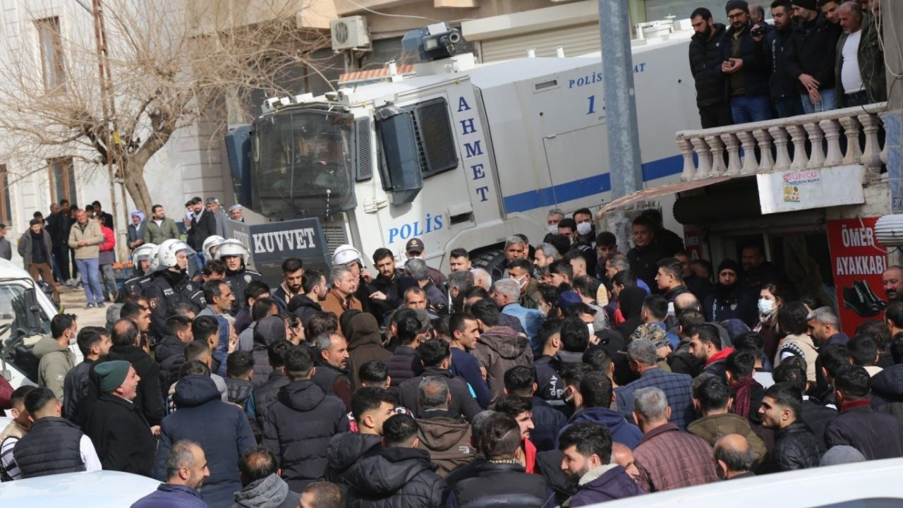 Mardin Derik'te elektrik zammı protestosuna polis müdahalesi