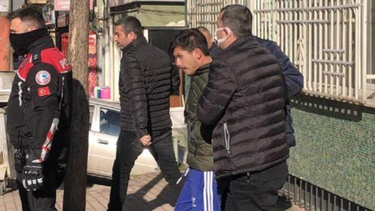 Bursa'da rehin aldıkları 2 kişiye silahla işkence ettiler