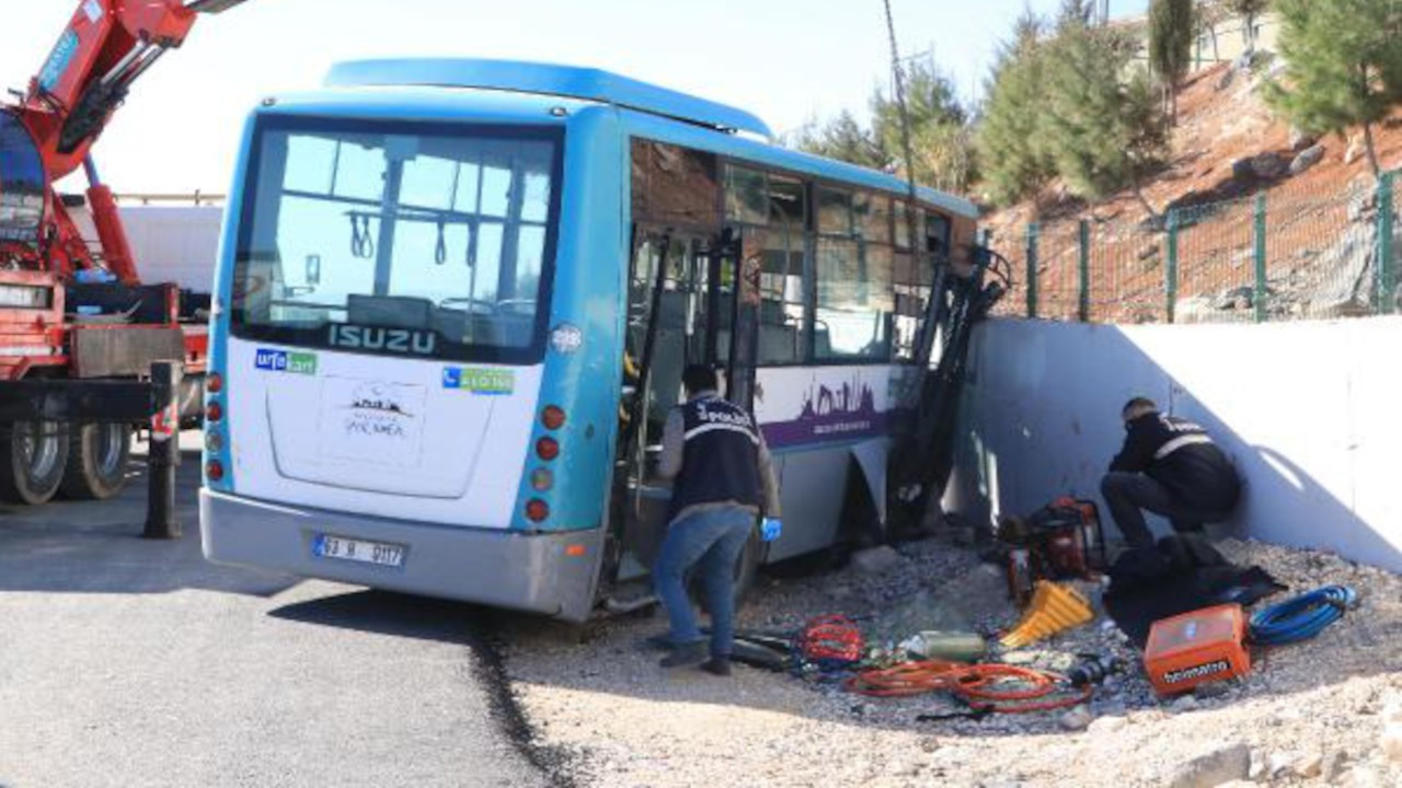 Halk otobüsü ile AFAD aracı çarpıştı: Bir ölü
