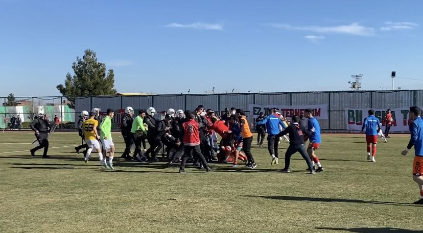 Diyarbakır'da amatör lig maçında kavga: 4 yaralı, 2 gözaltı - Sayfa 1