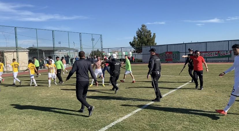 Diyarbakır'da amatör lig maçında kavga: 4 yaralı, 2 gözaltı - Sayfa 3