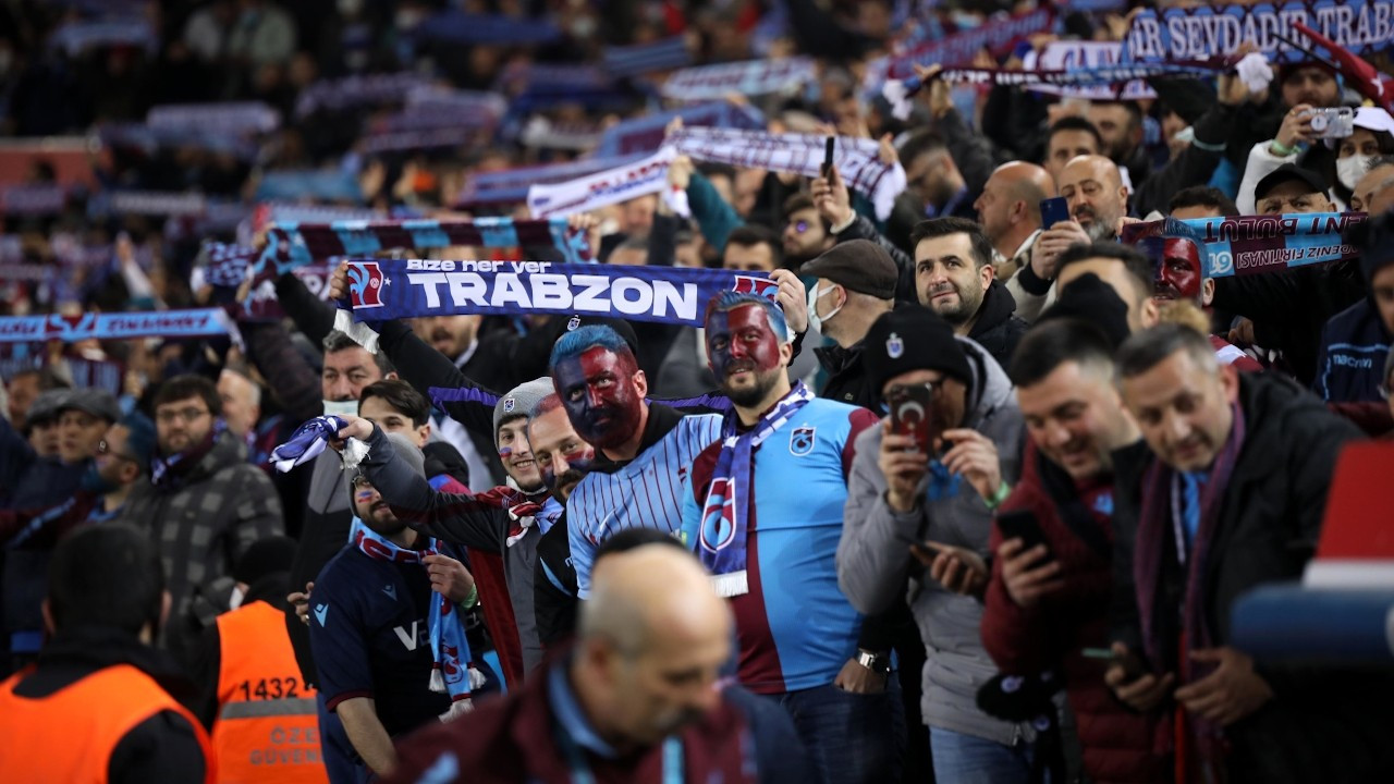 Trabzonspor maçında statta kalp krizi geçiren taraftar öldü