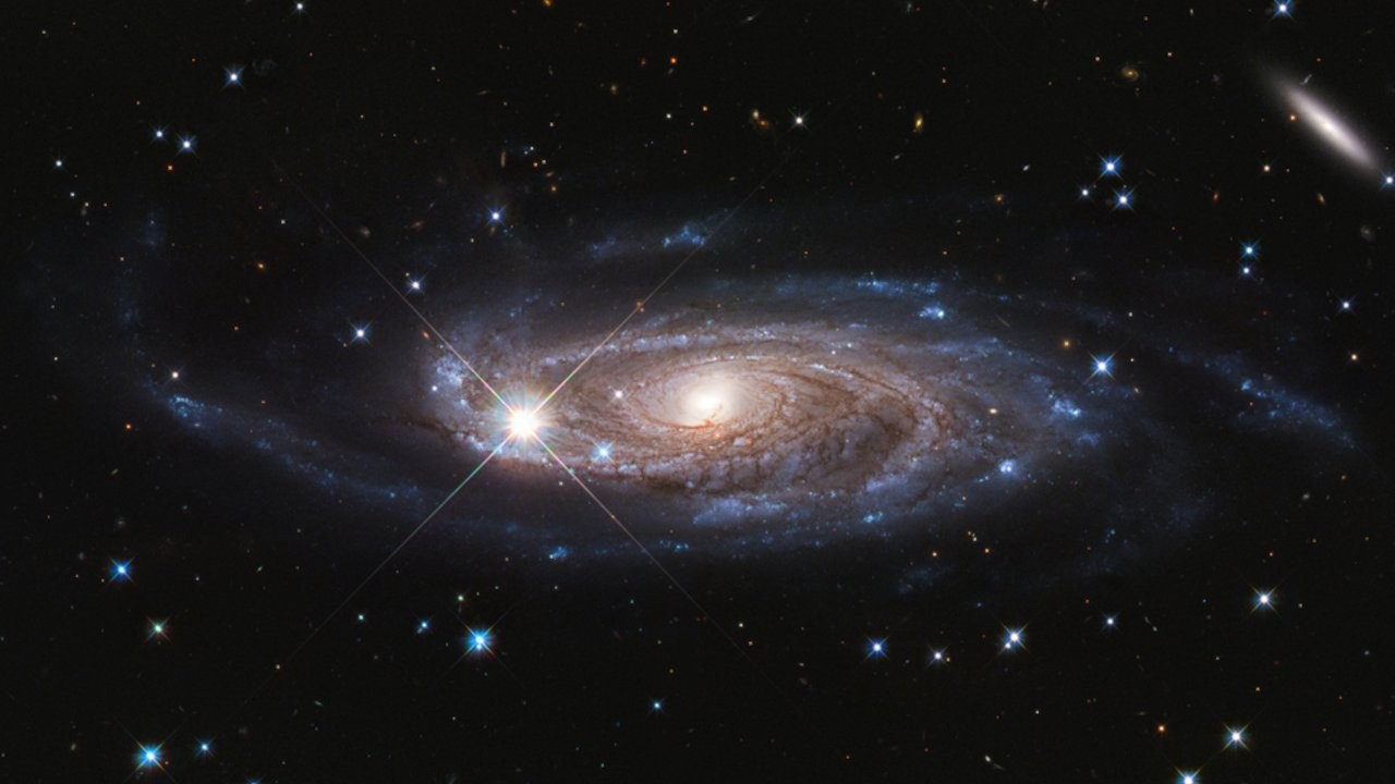 16.3 milyon ışık yılı uzunluğundaki radyo galaksisi: Alcyoneus