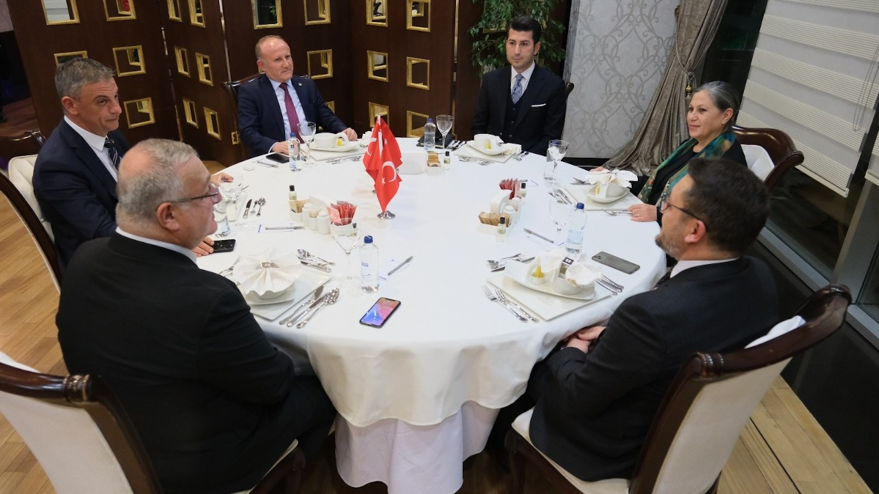 6 siyasi partinin Ankara il başkanları yemekte buluştu