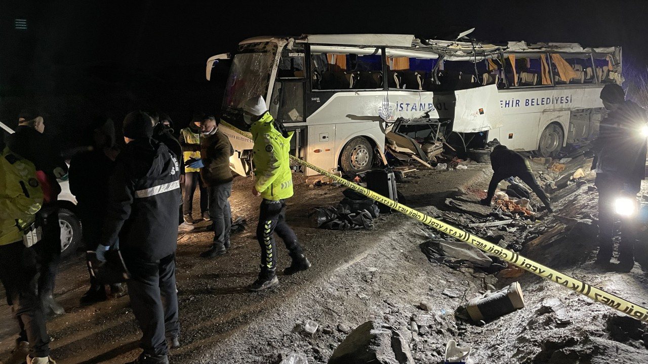Çankırı'da İBB otobüsü devrildi: 2 ölü