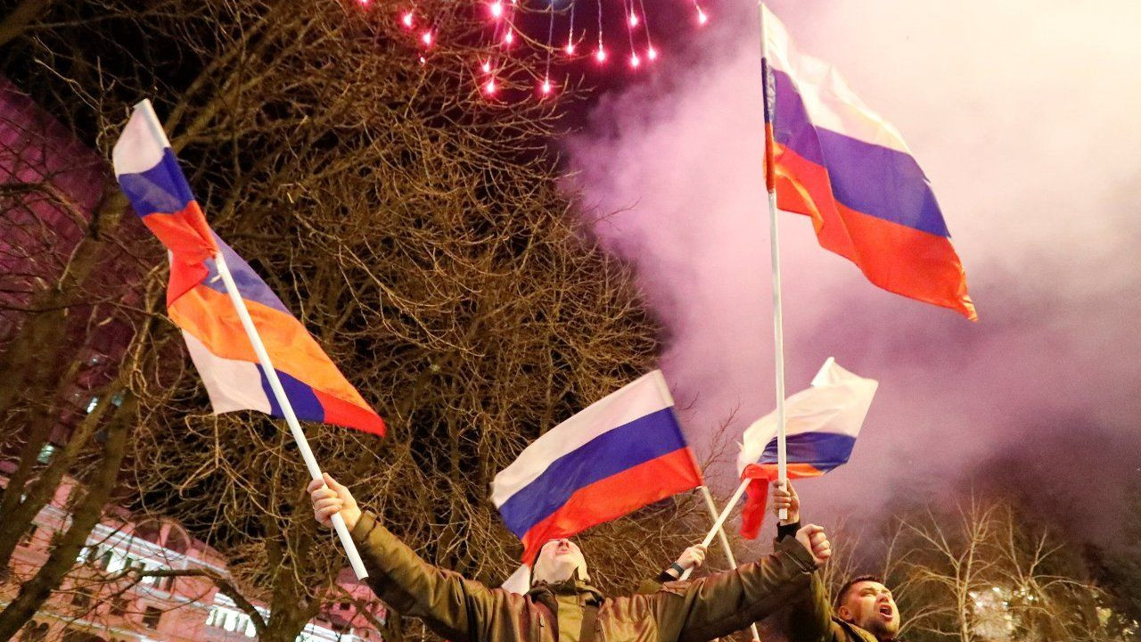 Putin'in bağımsızlığı tanıma kararının ardından Donetsk'te kutlamalar başladı - Sayfa 2