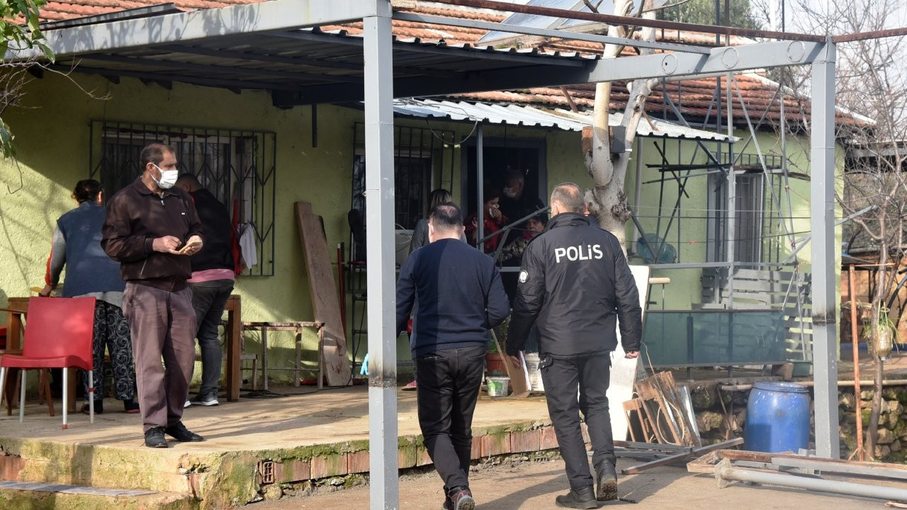 Antalya'da bir öğretmen evinde ölü bulundu
