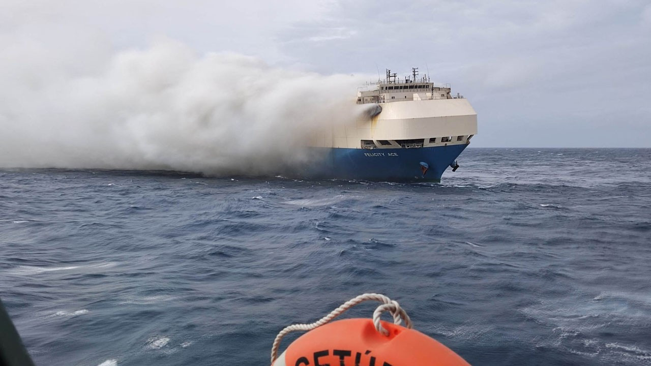Günlerdir yanan kargo gemisinde zarar 401 milyon dolar