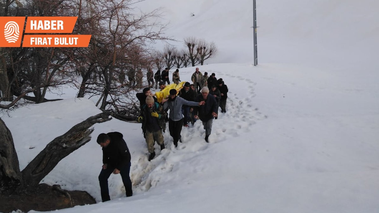 Bingöl’de köylüler cenazelerini 7 kilometre sırtlarında taşıdı