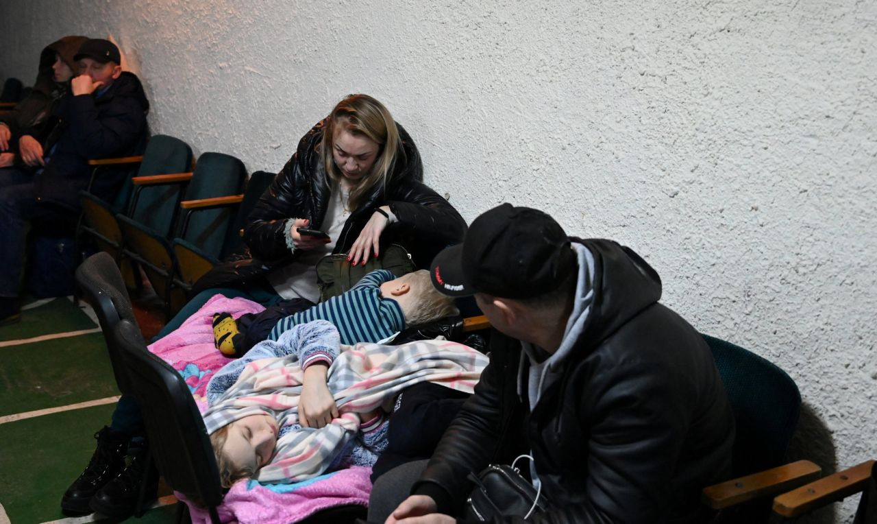 Kiev'den son görüntüler: Sığınaklarda bekleyiş sürüyor - Sayfa 1