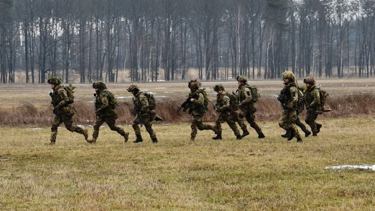 Ukrayna askerlerinden Rus subayın 'teslim olun' çağrısına yanıt: 'Gidin kendinizi b.cerin'