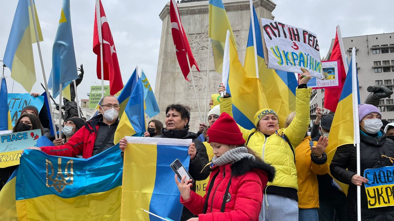Ukraynalılardan protesto: Ölümün rengi yok, acımızı hissedin