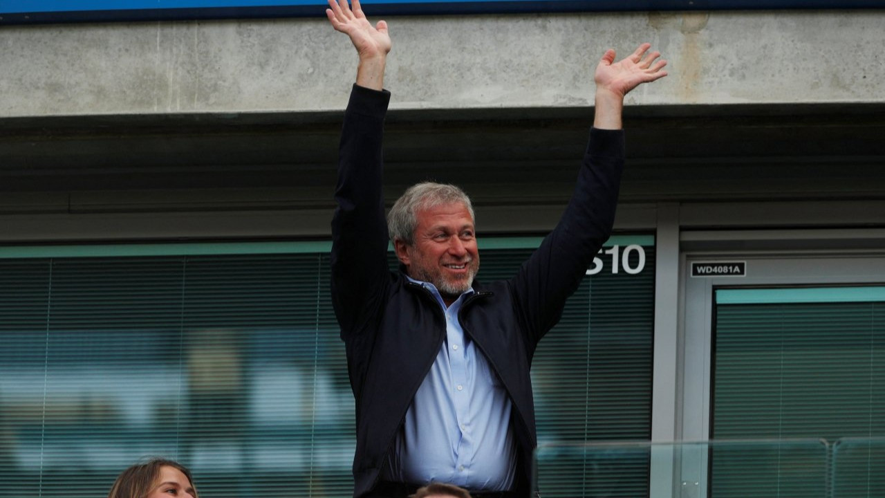 Roman Abramovich, Chelsea'nin yönetimini bıraktı