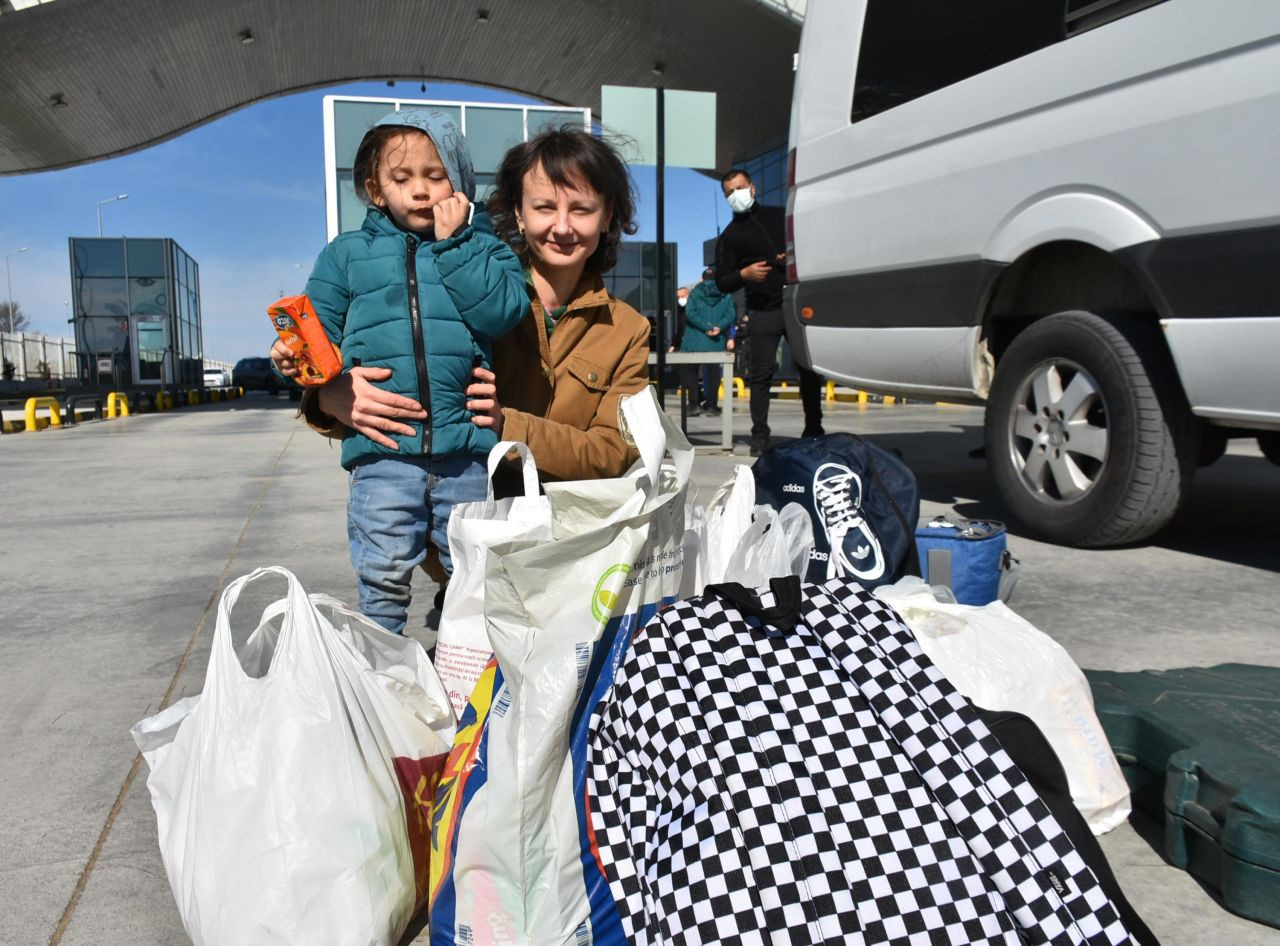 Ukrayna'dan Türkiye'ye minibüsle geldiler: Yolda çok insan var - Sayfa 4