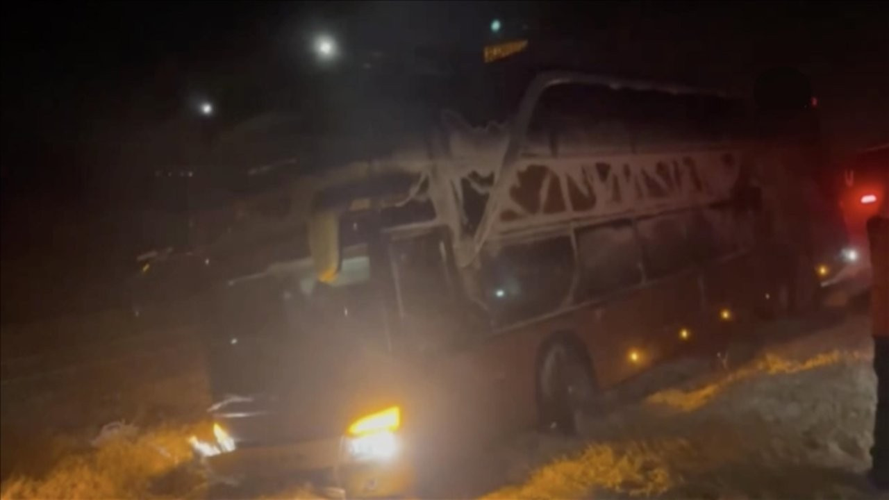 Ukrayna’ya giden 2 tahliye otobüsü Bulgaristan’da yoldan çıktı