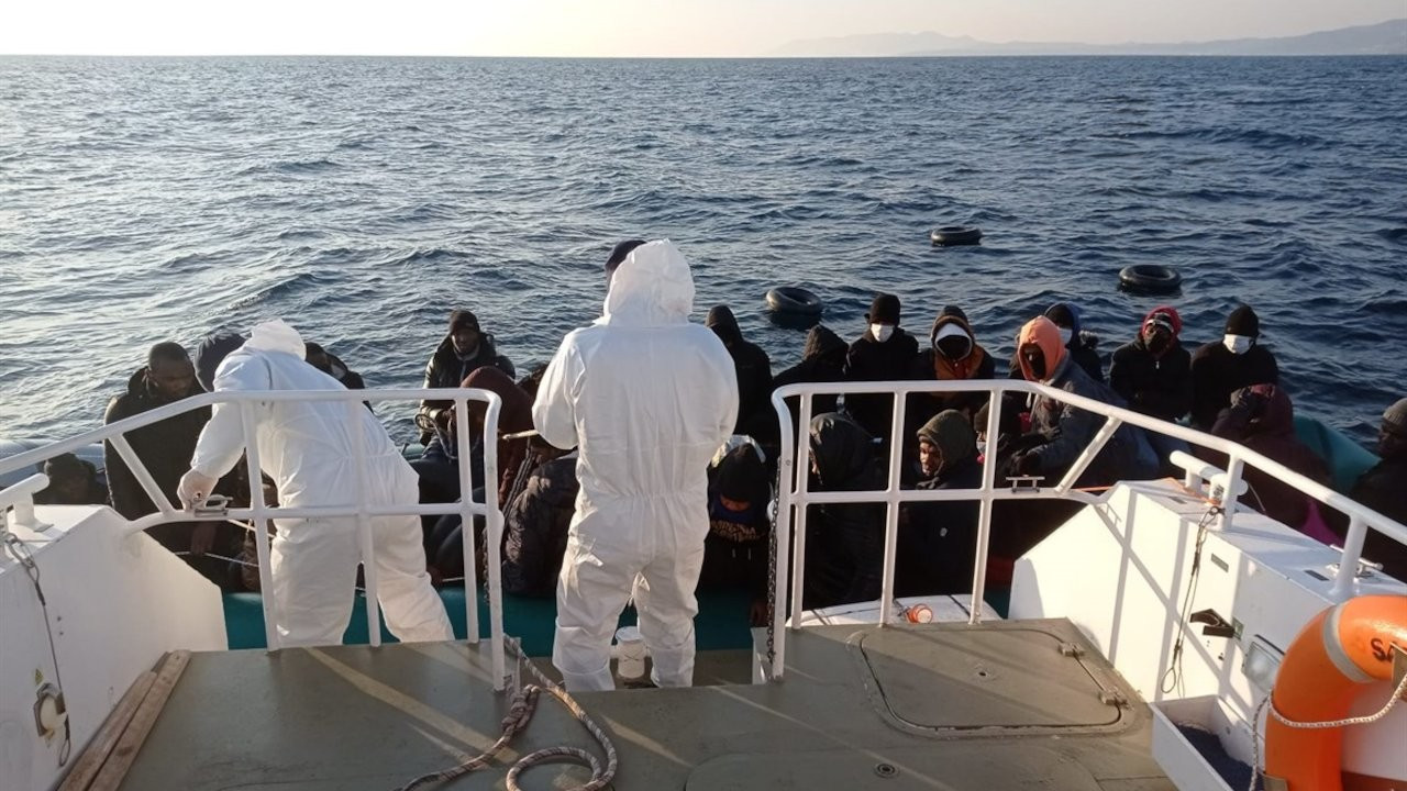 Ayvalık açıklarında 35 mülteci kurtarıldı