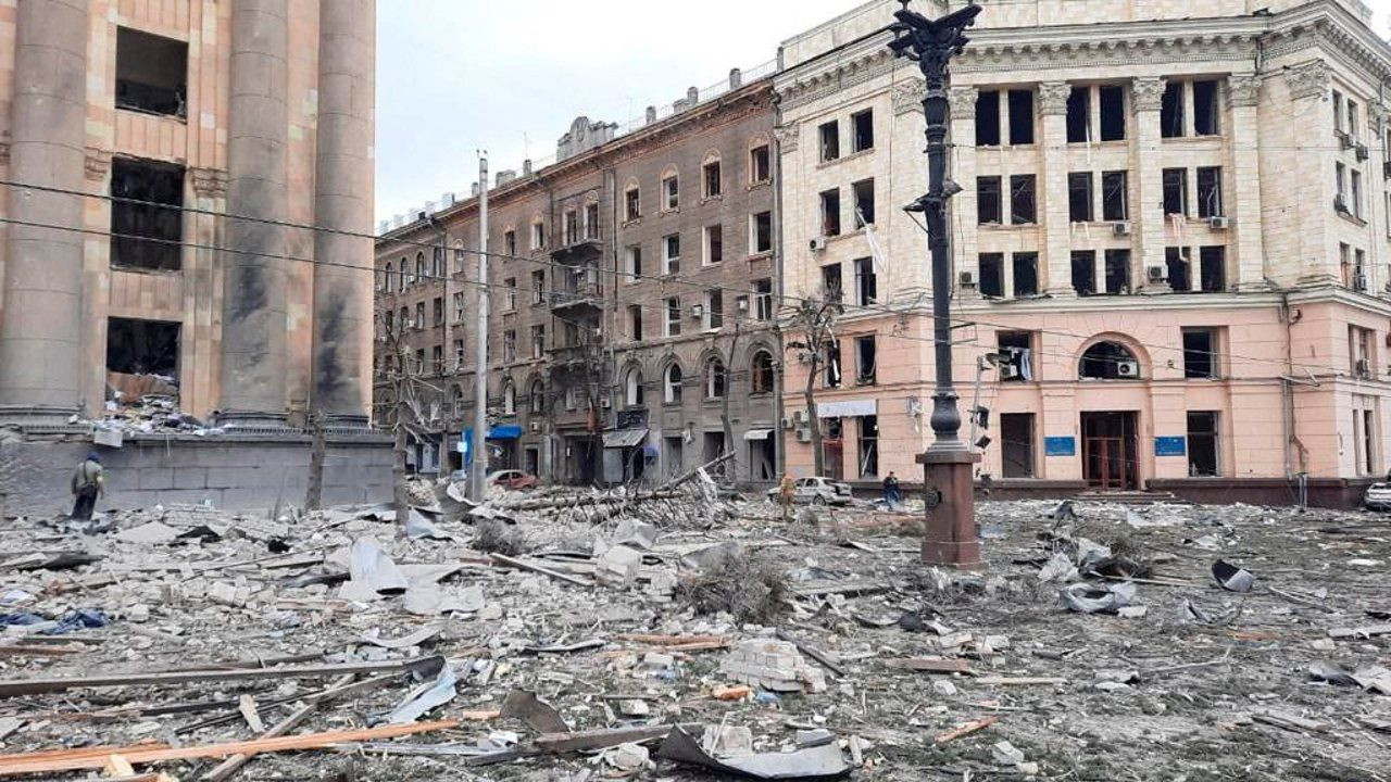 Füzeyle vurulduğu belirtilen Harkov kent merkezinden ilk görüntüler - Sayfa 4