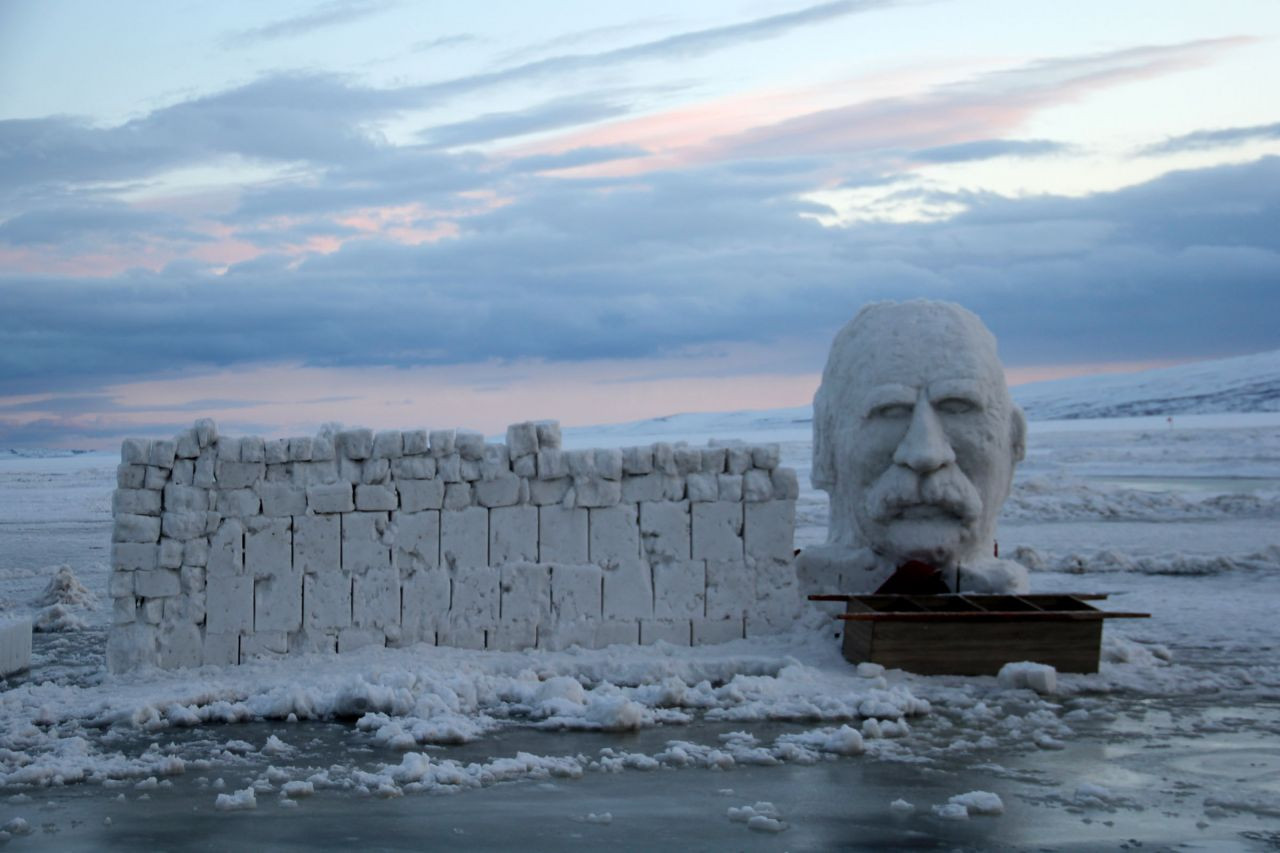 Çıldır Gölü'nde Tuncel Kurtiz'in anısına kardan beyaz perde ve heykel yapıldı - Sayfa 3
