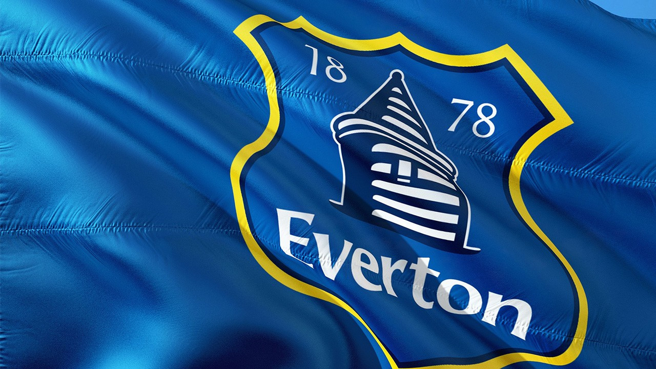 Everton Rus şirketlerle olan sponsorluk anlaşmalarını iptal etti