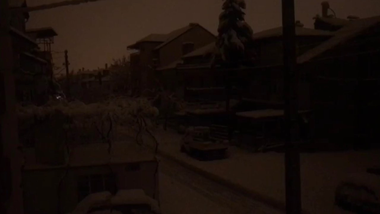 Isparta'da yoğun kar yağışı nedeniyle elektrik yine kesildi