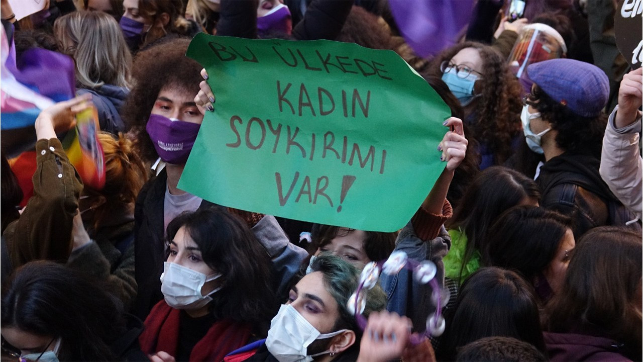 CHP’den, Türkiye’de kadın hak ihlalleri raporu