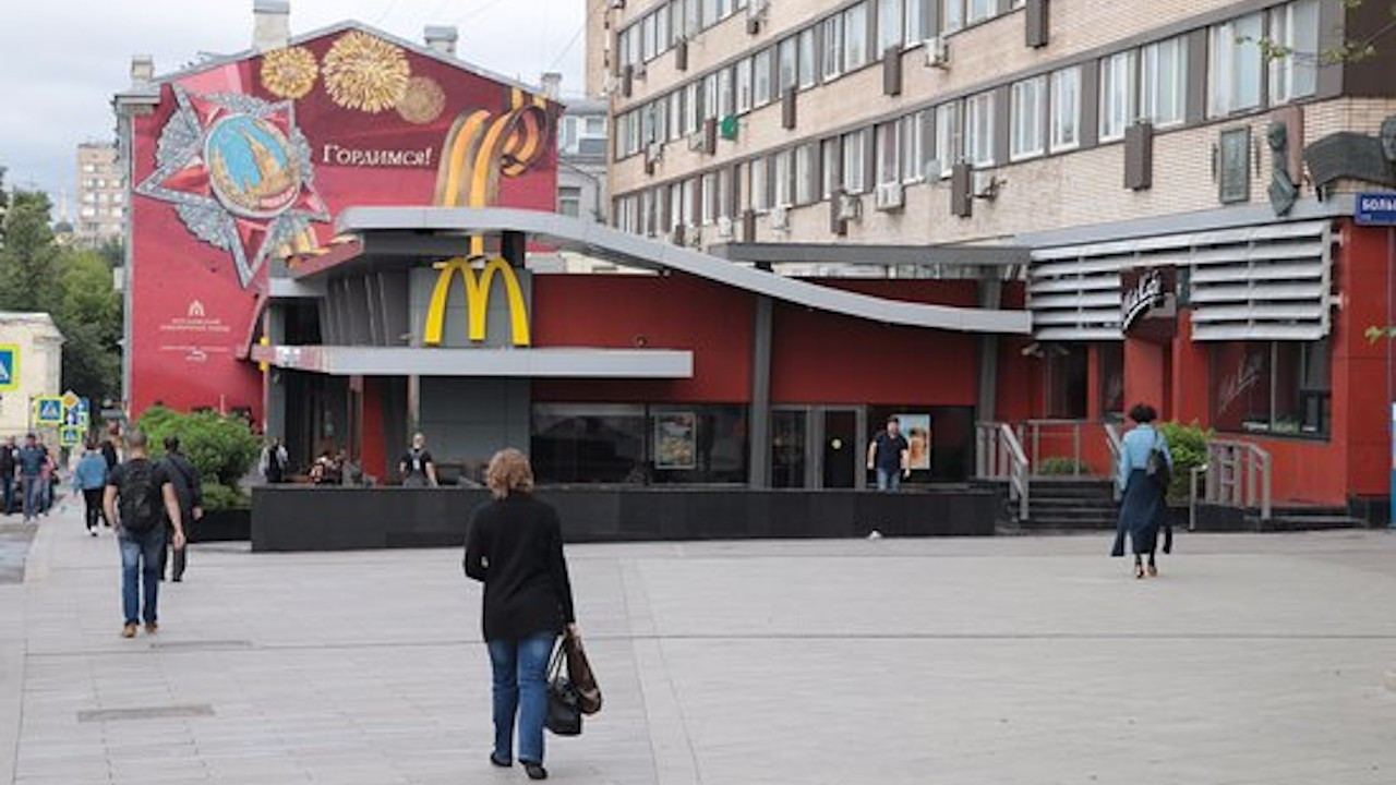 McDonald's Rusya'daki 850 restoranını kapatıyor