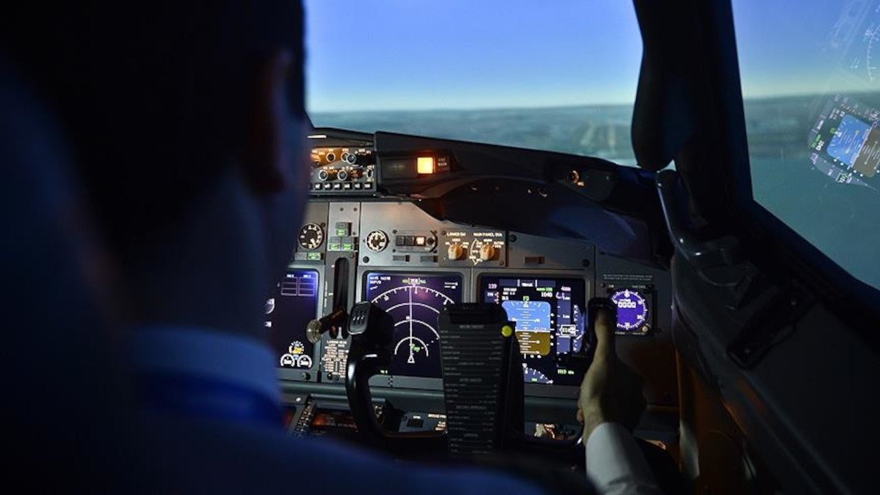 'Uçuş sırasında namaz kılmak riskli' diyen pilot THY’den atıldı