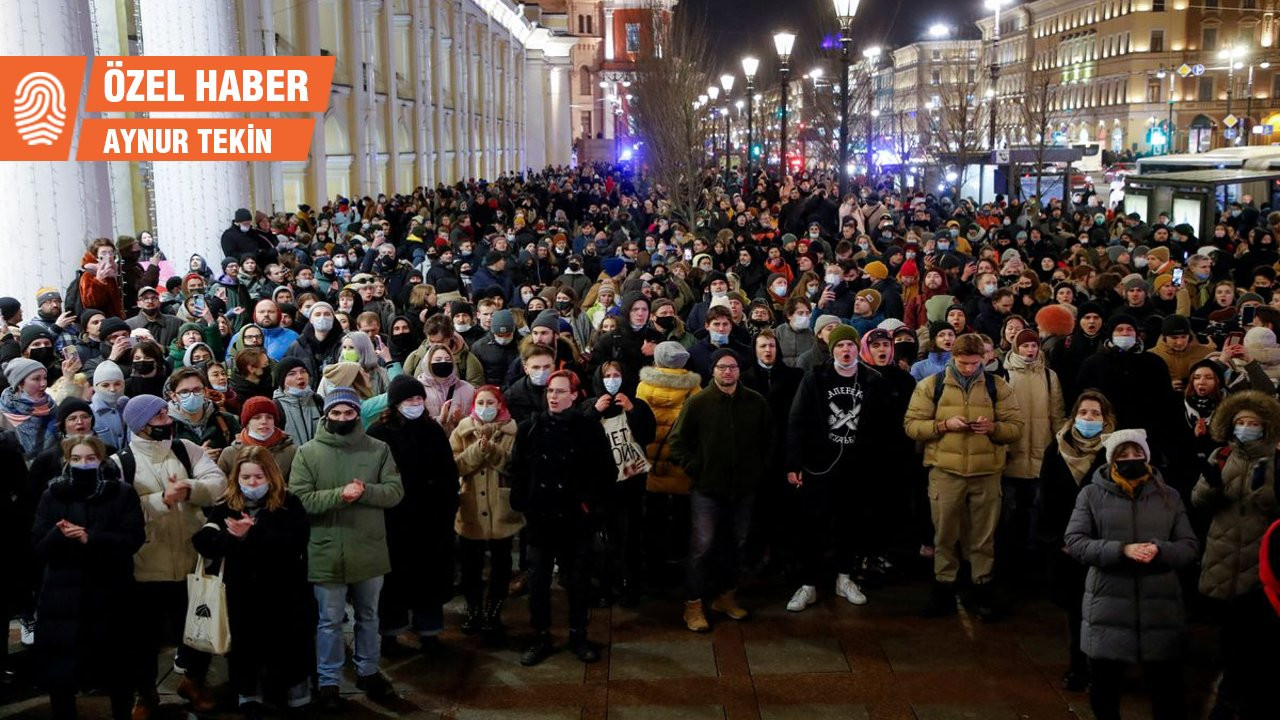Rusya'yı terk etmek zorunda kalan gazeteci: 'Sokağa ilk çıkanlar gözlerini Putin'e açan gençler oldu'