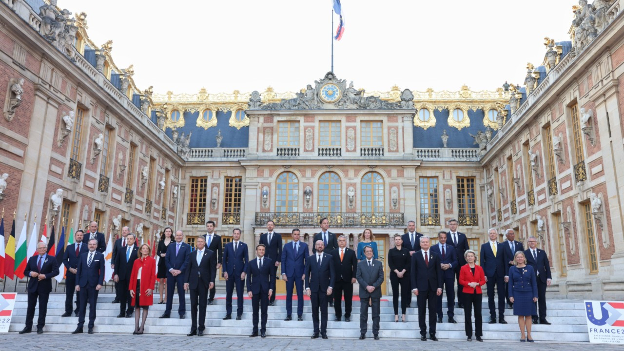 AB liderleri Paris'te 'Rusya-Ukrayna' gündemiyle buluştu