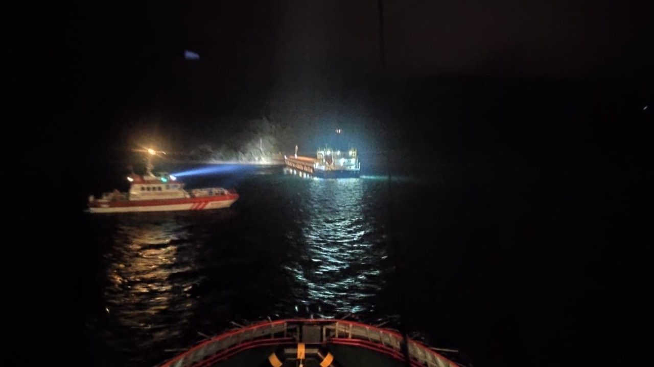 142 metrelik gemi Çanakkale Boğazı'nda karaya oturdu