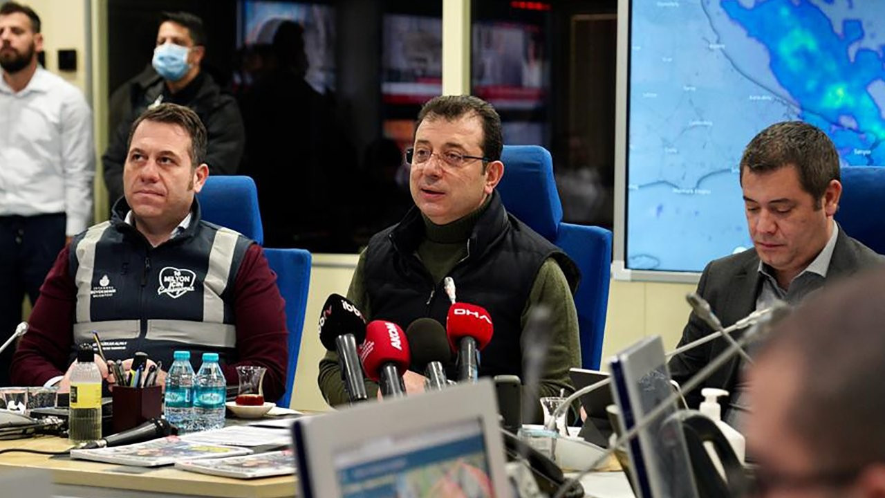 İmamoğlu, AKOM'da: Beklediğimiz yoğun kar yağışı İstanbul'a girdi