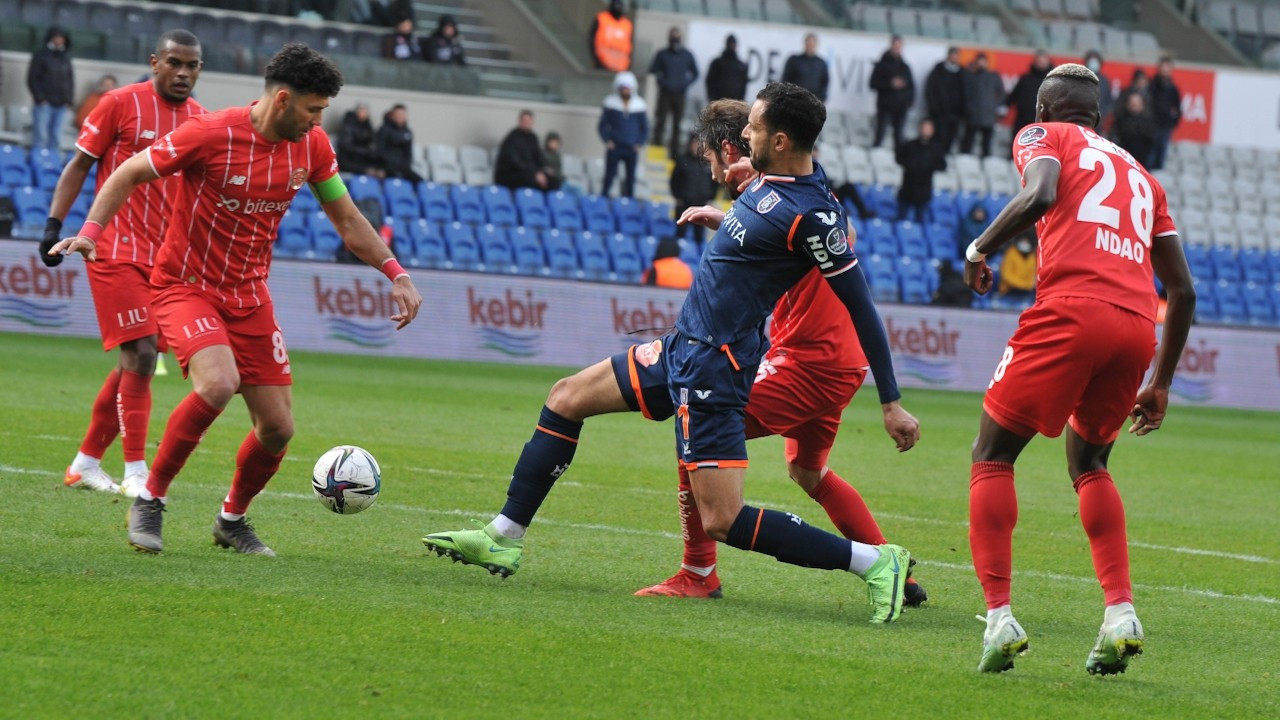 Başakşehir sahasında Antalyaspor'a 1-0 yenildi
