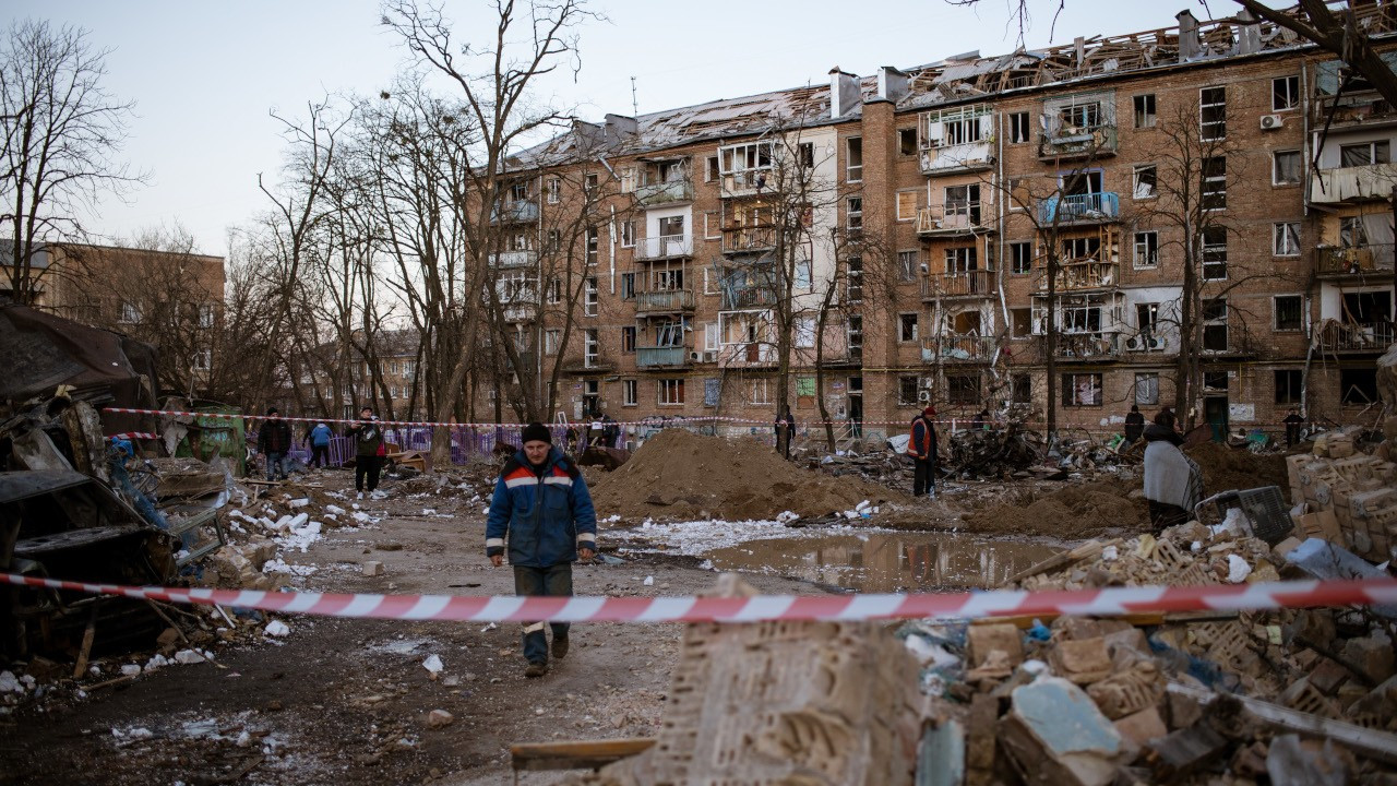 Rusya, Kiev’de yine sivil yerleşim bölgesini vurdu