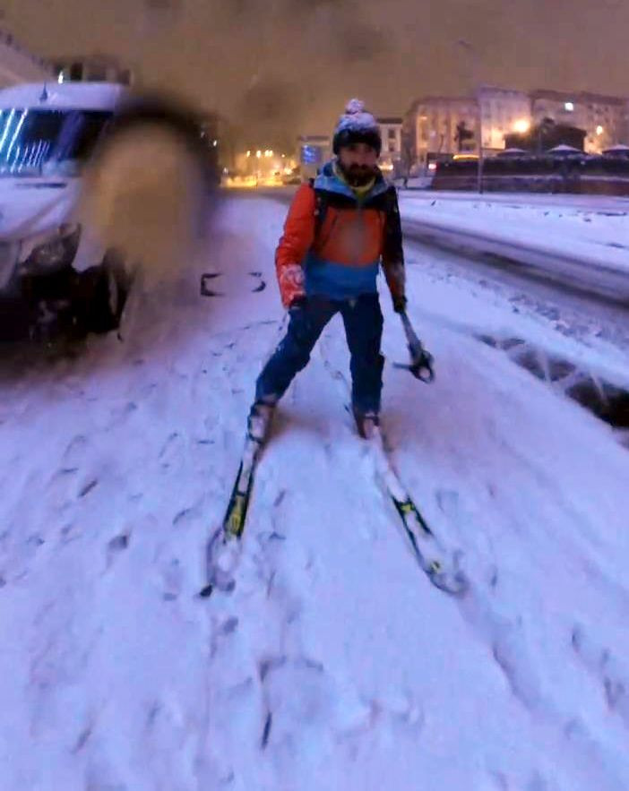 İstanbul'un sokakları kayak pisti oldu: 'Biliyorum gözler beni arıyor' - Sayfa 3