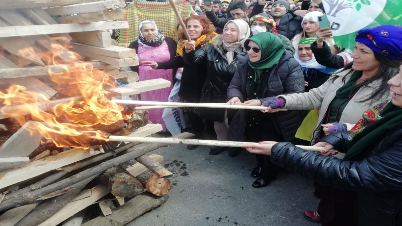 Türkiye'de Newroz: Kara rağmen Newroz ateşi her yerde