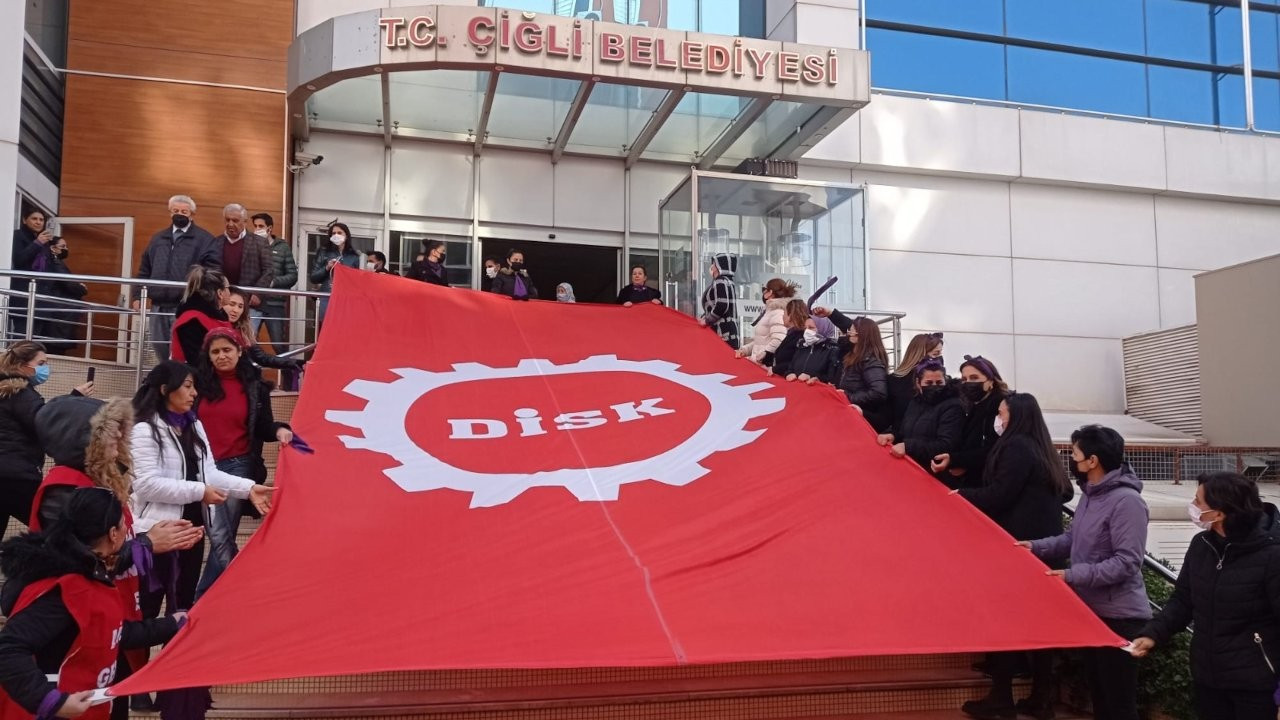 İşçiler grev kararını belediye binasına astı: 7 Nisan'da grevdeyiz