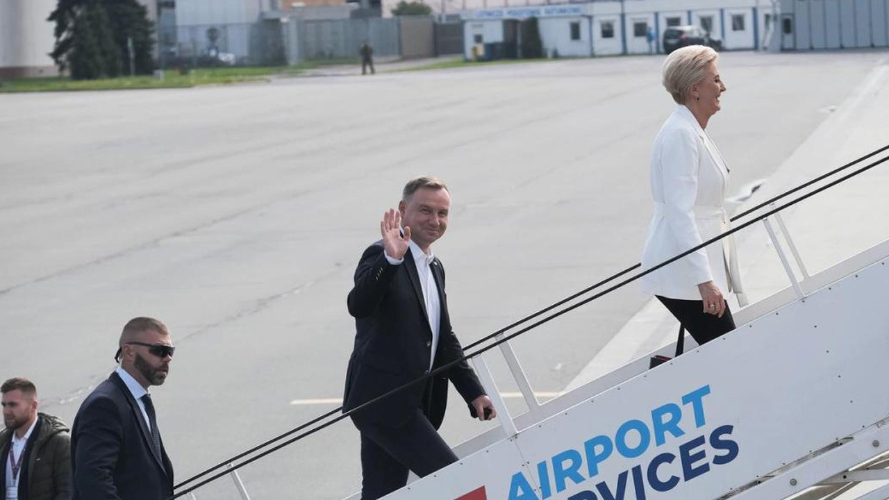 Ukrayna sınırına giden Polonya Cumhurbaşkanı Duda'nın uçağı acil iniş yaptı