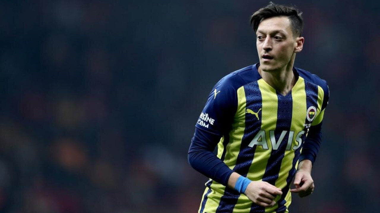 Özil: Fenerbahçe’den başka bir takımda kariyerimi noktalamayacağım