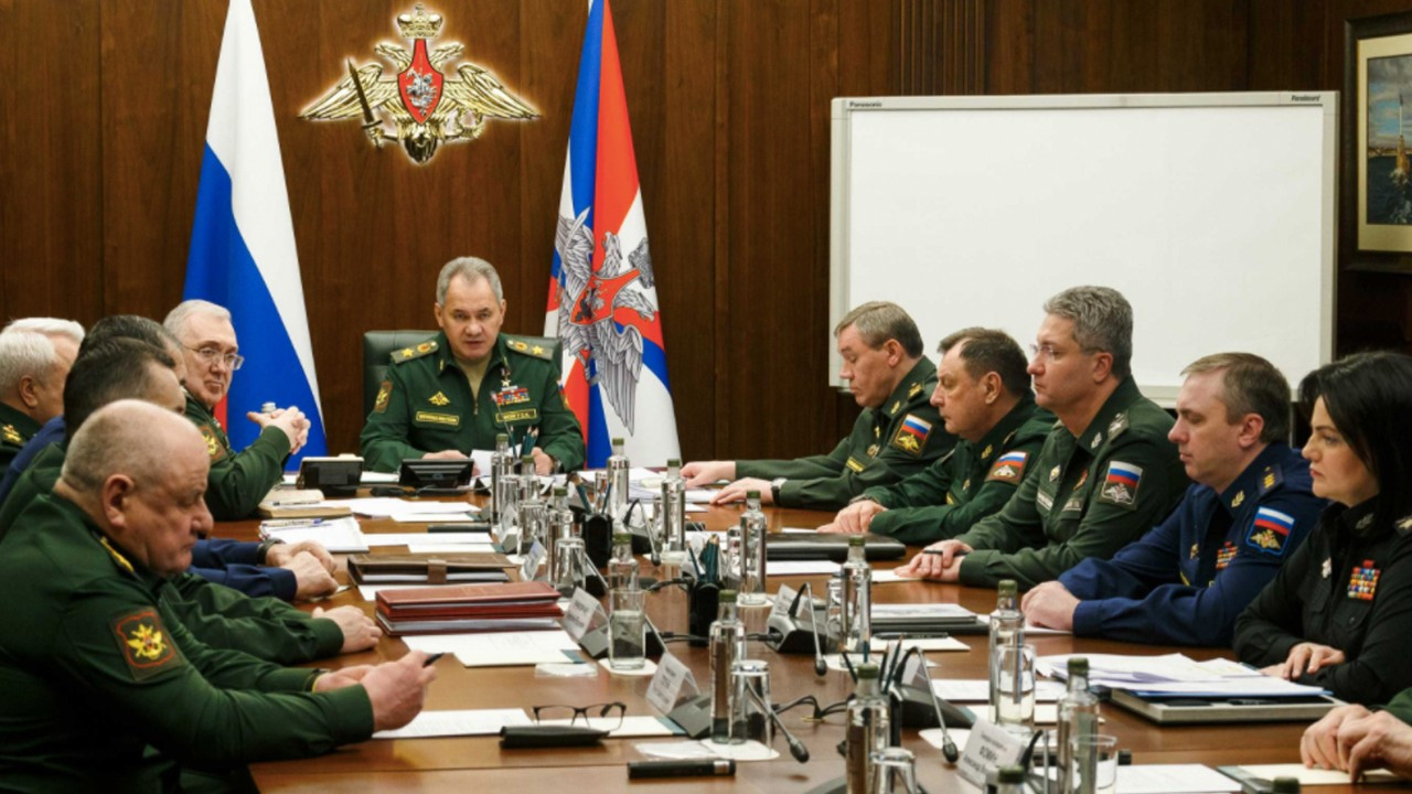 Kayıp olduğu iddia edilen Rusya Savunma Bakanı toplantıda görüntülendi