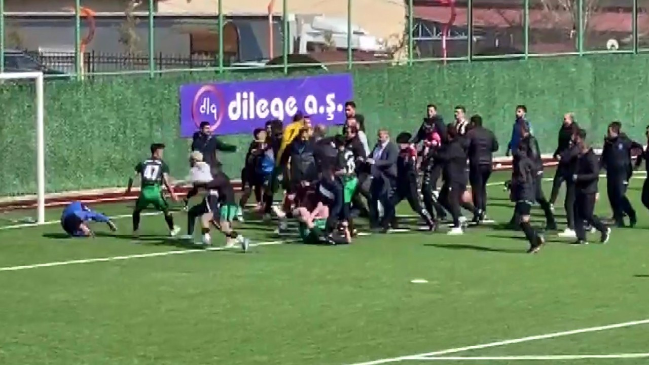 Amatör'de kavga: 16 futbolcu ile 2 yöneticiye kırmızı kart