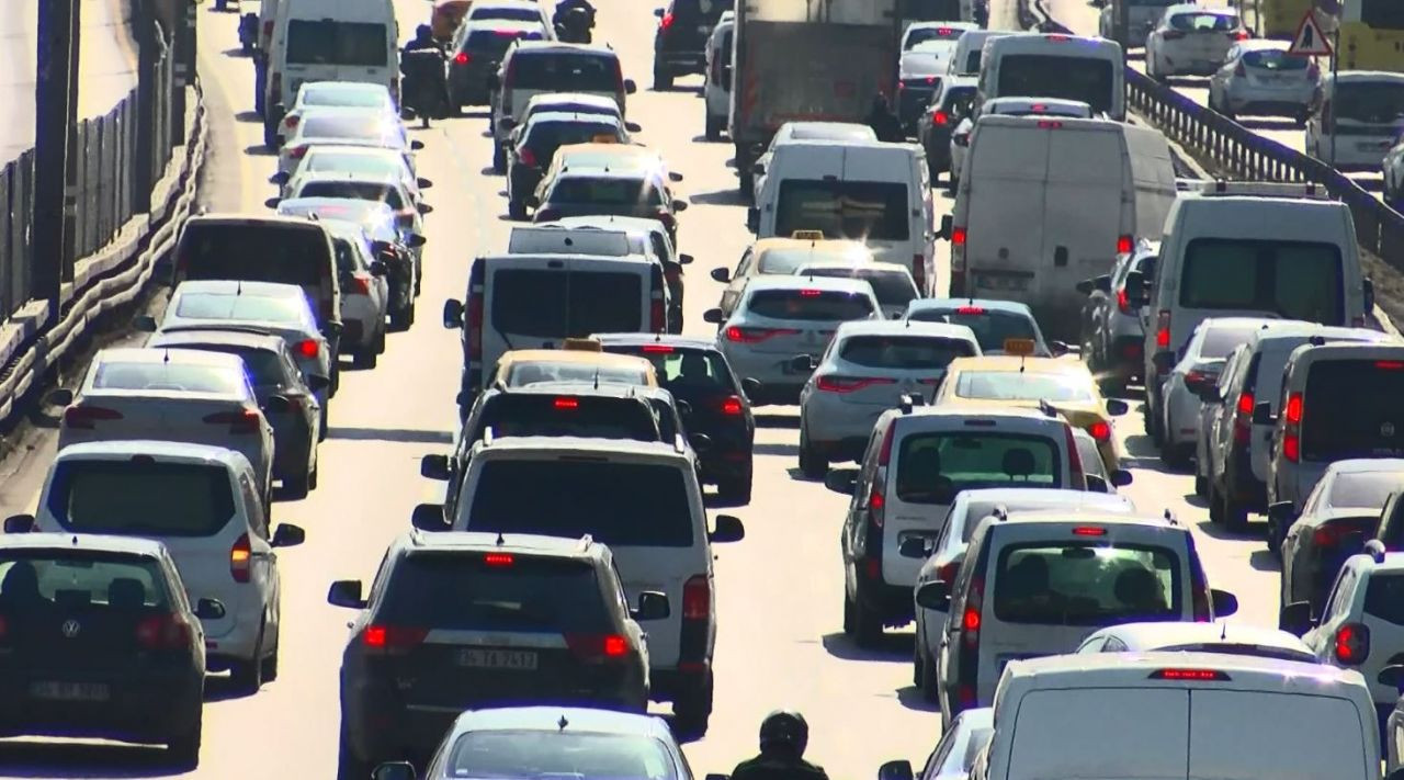 İstanbul'da araç sayısı 4 milyon 600 bini aştı, uzmanlar uyardı: Trafik katlanılmaz hale gelecek - Sayfa 1